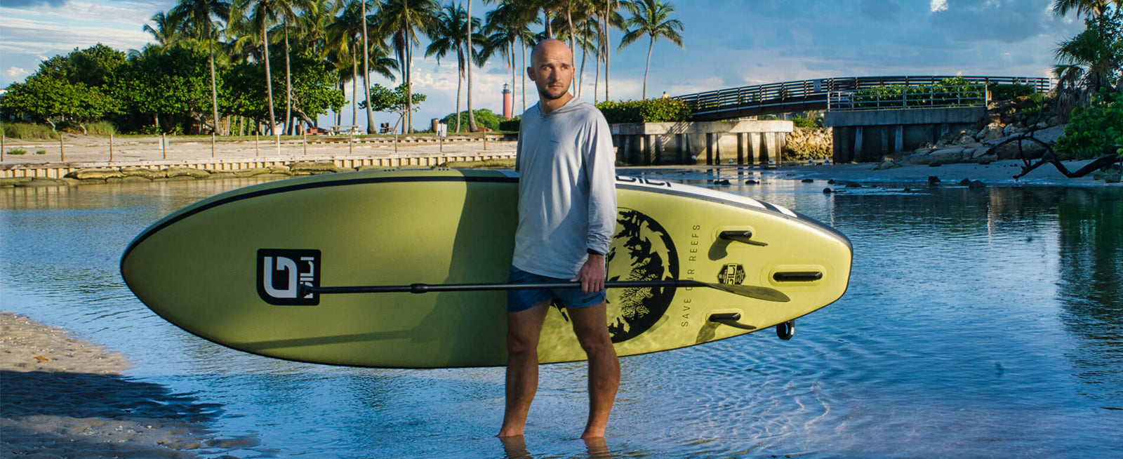 Man wearing a uv protecting clothes while heading to paddling